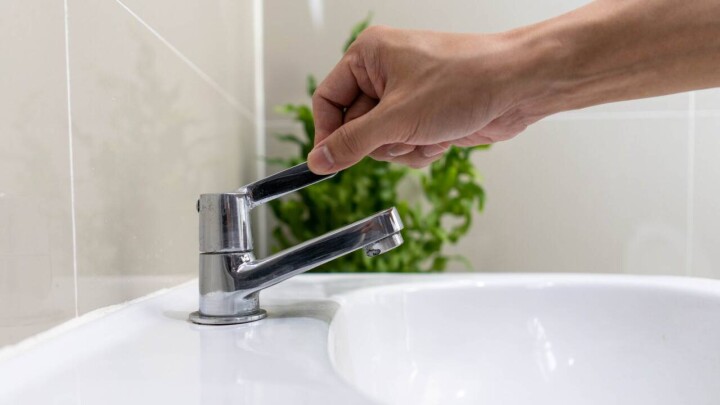 Плату за горячую воду, которой не было, брали с 20 тысяч абонентов всё лето в Павлодарской области
