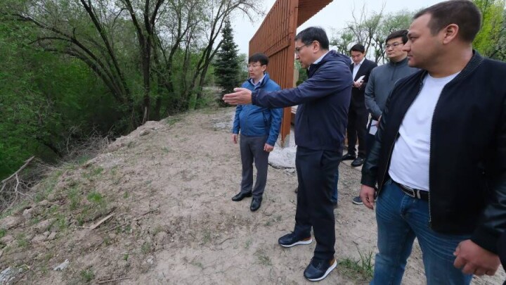 Аким Алматы раскритиковал работы по благоустройству нового парка "Желтоксан"
