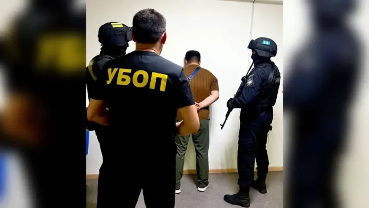 Подозреваемого в вымогательстве 1 млн тенге у двух студентов задержали в Костанае
