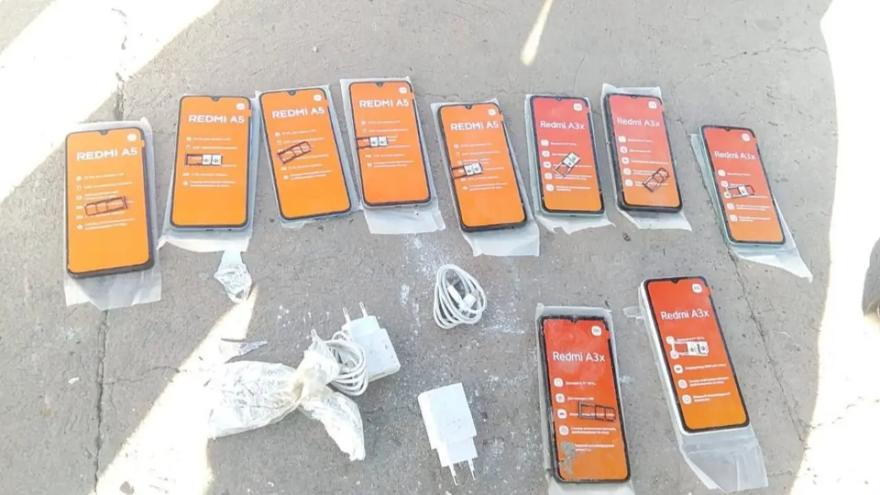 Партию смартфонов в мешке с цементом пытались провезти в колонию Ленгера