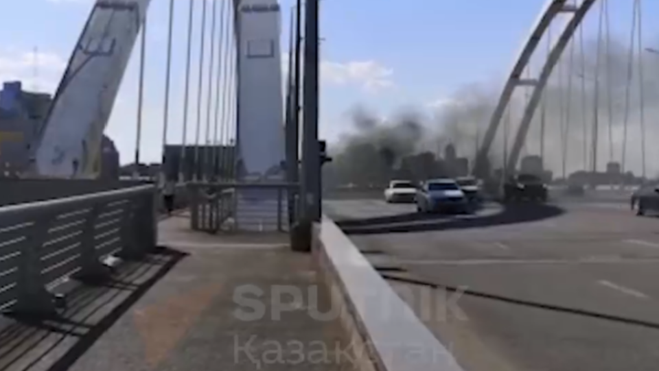 Пожар на мосту "Архар" сняли на видео в Нур-Султане