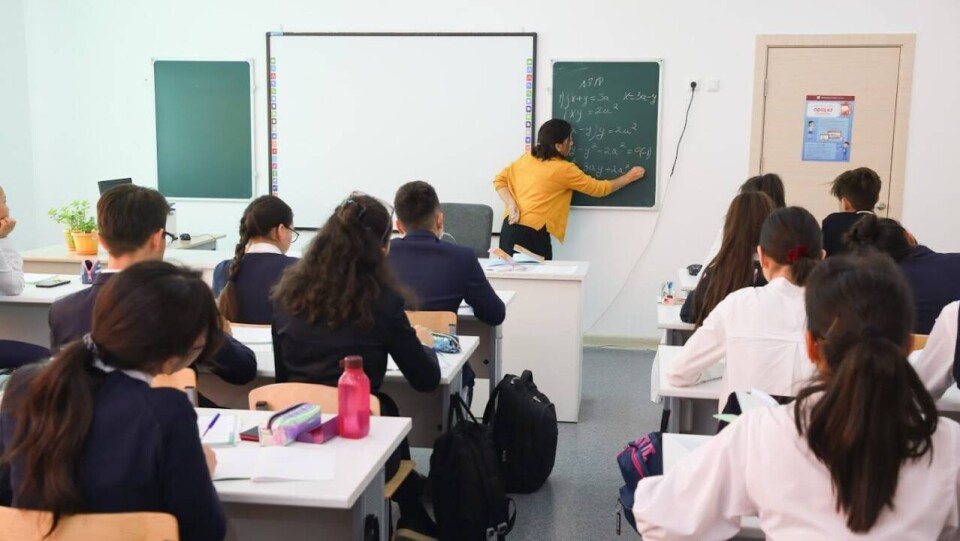 Зачем школьникам планшеты и что будет с учебниками, объяснили в Минпросвещения