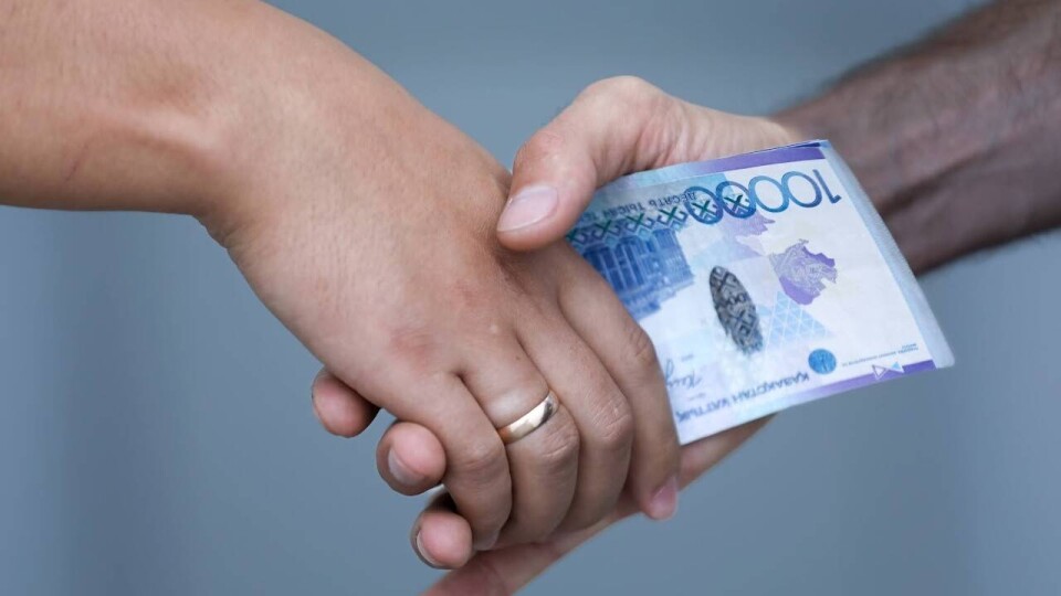 Члена адвокатской коллегии Астаны задержали за сокрытие взятки в 45 млн тенге