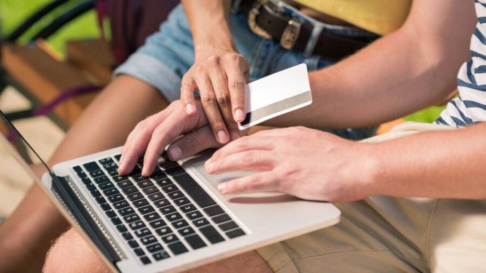Жителю СКО прислали свечу вместо купленного смартфона за 535 тысяч тенге