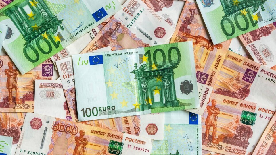 Чистые продажи рубля и евро резко упали в Казахстане в уходящем году