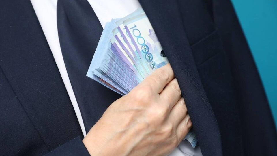 Отделы образования двух районов на юге Казахстана заподозрили в миллиардных хищениях