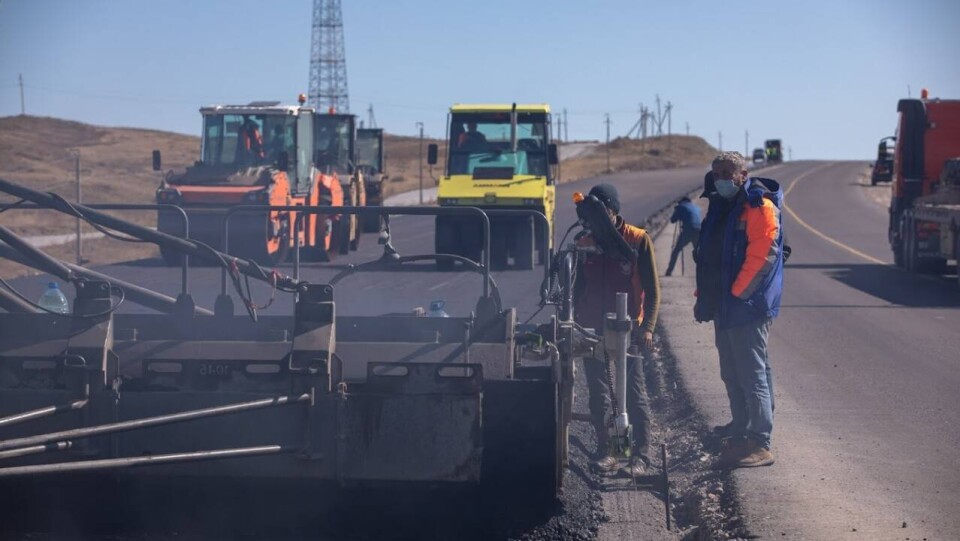 "КазАвтоЖол": Ремонту трасс в ЗКО мешает нехватка полувагонов