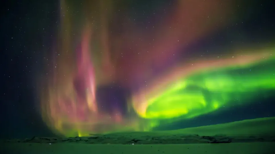 Северное сияние над Исландией. Фото Depositphotos.com