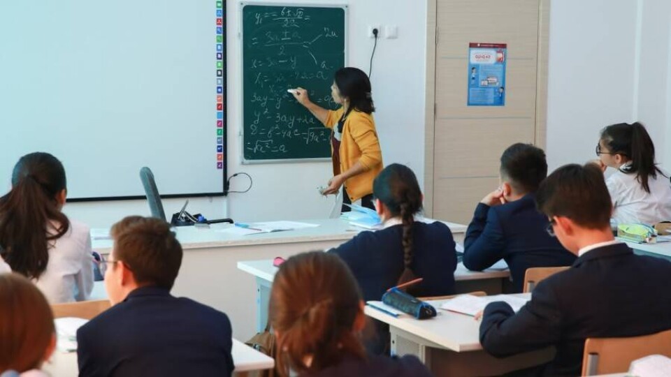 Квоты в лицеи и вузы для детей из нуждающихся семей увеличили в Казахстане