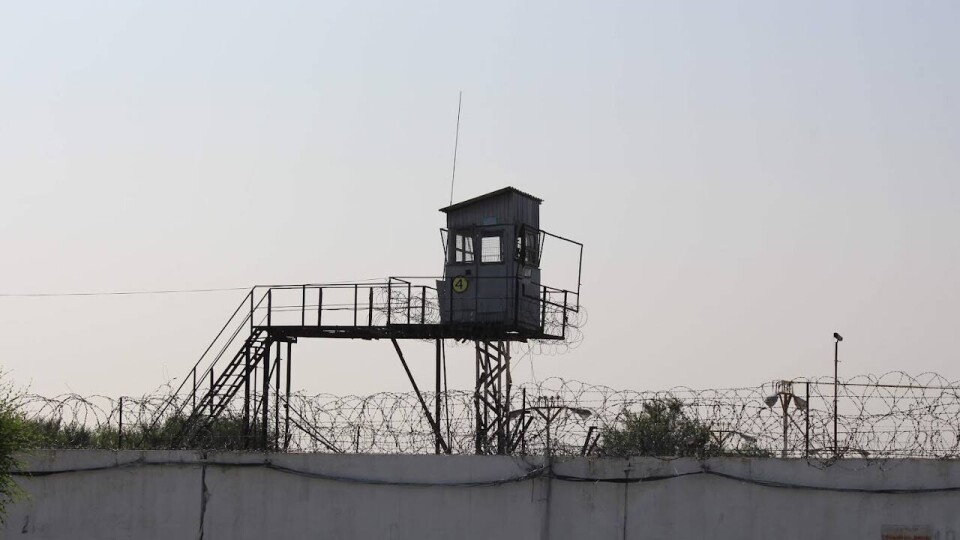 Главу режимного отдела колонии осудили в Уральске