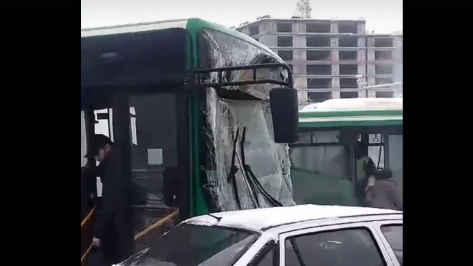 Три автобуса и автомобиль столкнулись в Алматы, есть пострадавшие