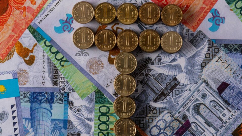 Вырастет ли курс доллара до 500 тенге? Прогноз финансистов на месяц и год