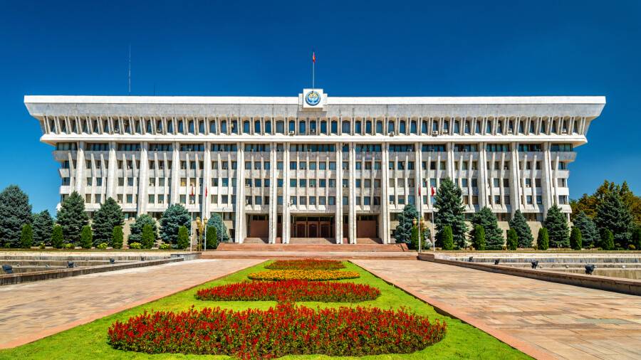Парламент Кыргызстана. Фото: Leonid Andronov / Depositphotos