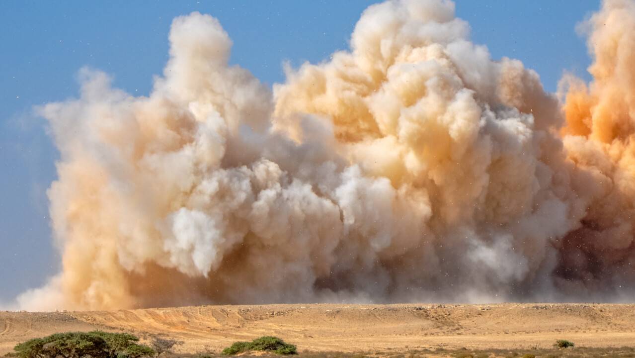 Пыльные бури прокатились по Узбекистану. Десятки тысяч людей остались без электричества