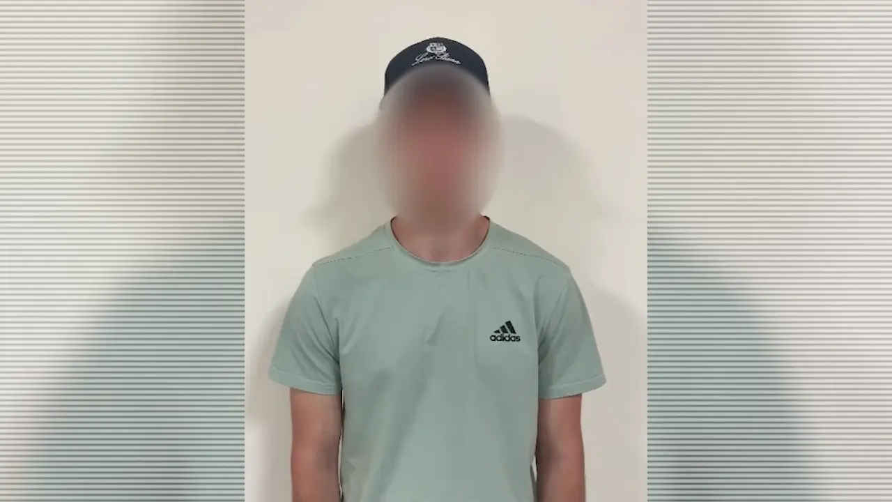 Кадр с допроса подозреваемого