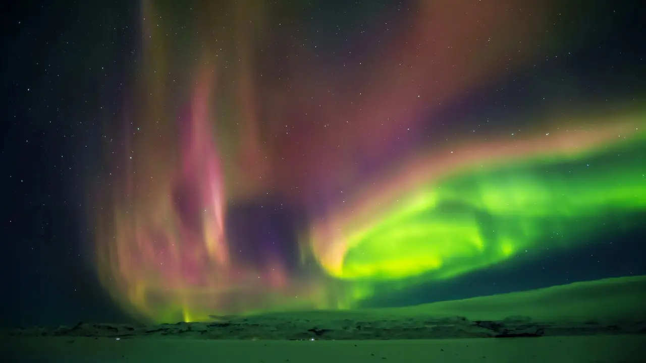 Северное сияние над Исландией. Фото Depositphotos.com