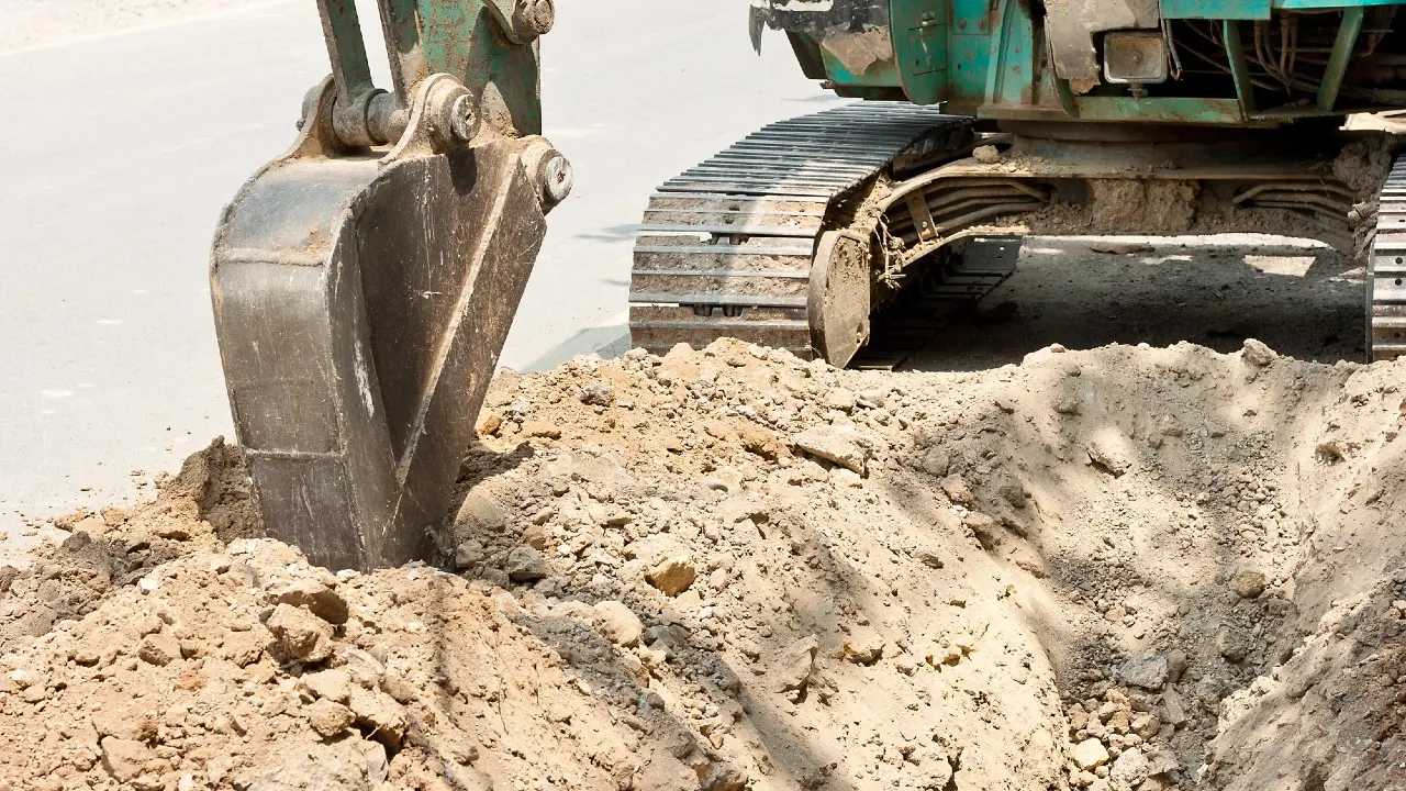 Не соблюдал нормативы при реконструкции водопровода: подрядчика лишили лицензии в Алматы