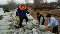 Всемирный потоп в Уральске: противостояние людей и большой воды