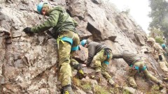 Лучших военнослужащих Казахстана и Беларуси наградили знаками "Альпинист Казахстана"