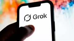 В Британии расследуют поведение созданного Илоном Маском чат-бота Grok, "раздевающего" реальных людей