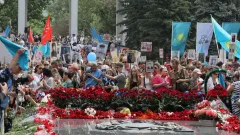 Поклонимся Великим тем годам. В Алматы прошло шествие с портретами героев Великой Отечественной