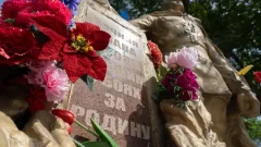 Никто не забыт: как в Алматы приводят в порядок могилы героев перед Днём Победы