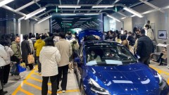 Владельцы Tesla в Китае протестуют против неожиданного снижения цен