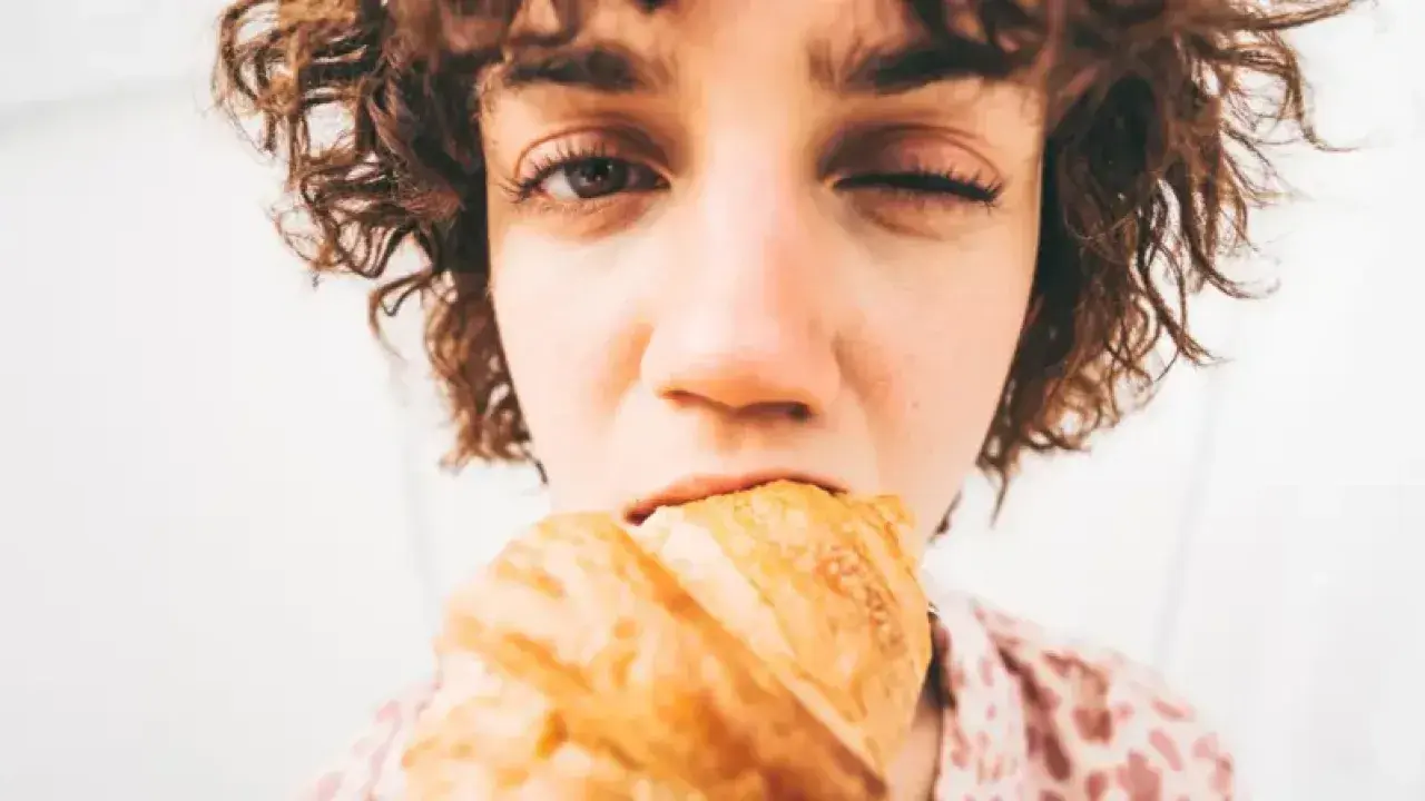 Стресс может заставить наш организм испытывать чувство голода в большей или меньшей степени, а также может повлиять на наш аппетит в долгосрочной перспективе / Фото Getty Images