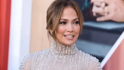 Любовь Дженнифер Лопес к тотальному белому – это не просто каприз, а часть визуального бренда – эксперт