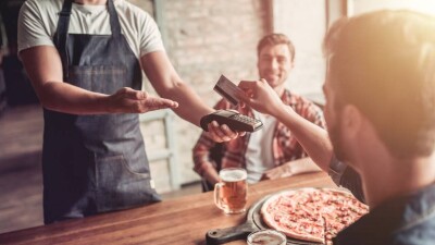 Если отменить 10% за обслуживание, то цены в ресторанах серьёзно вырастут
