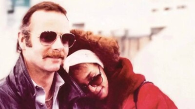 "Пуля, которую я принял ради неё". История настоящего телохранителя Уитни Хьюстон