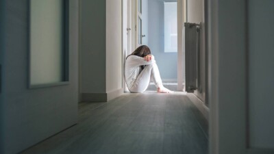 Как отличить осеннюю хандру от депрессии, а настоящего психотерапевта от псевдоспеца