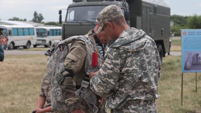 По моему мнению, речь опять идёт о неуставных взаимоотношениях, причём с применением оружия