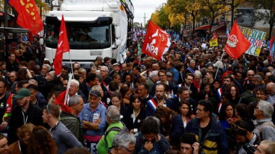 Французы выступили маршем против роста цен и экологического бездействия властей