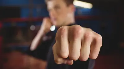 Хочешь славу – живи чисто. Потому что теперь фиксируется не только успех, но и удары кулаком