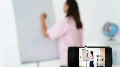 Миллион просмотров у школьной доски. Вдохновляющие учителя-блогеры из Казахстана