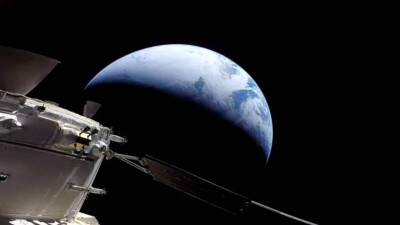 Космический корабль NASA вернулся на Землю после многодневного полёта к Луне