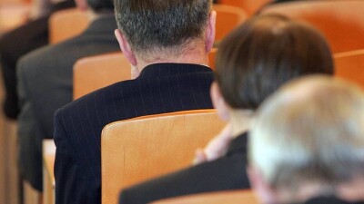 Почему бы одним из критериев эффективности чиновников не сделать количество завершённых проектов?
