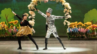 В Алматы прошла премьера мюзикла "Муха-Цокотуха"