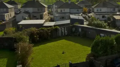 В Ирландии начались раскопки на месте массового захоронения детей. Как они умерли и кто нашёл могилы?