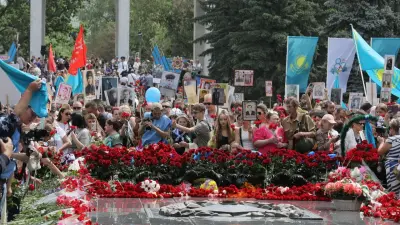 Поклонимся Великим тем годам. В Алматы прошло шествие с портретами героев Великой Отечественной