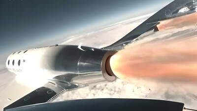 Космолёт Virgin Galactic совершил первый коммерческий полёт