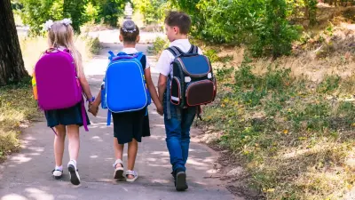 Собираем ребёнка в школу. Сколько будут стоить портфель и канцелярия для первоклассника