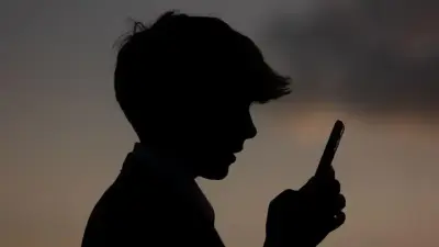 Цифровое совершеннолетие. Почему Европа хочет запретить подросткам сидеть в соцсетях