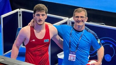 Чемпион мира по вольной борьбе подарил борцовский ковёр селу в Мангистау