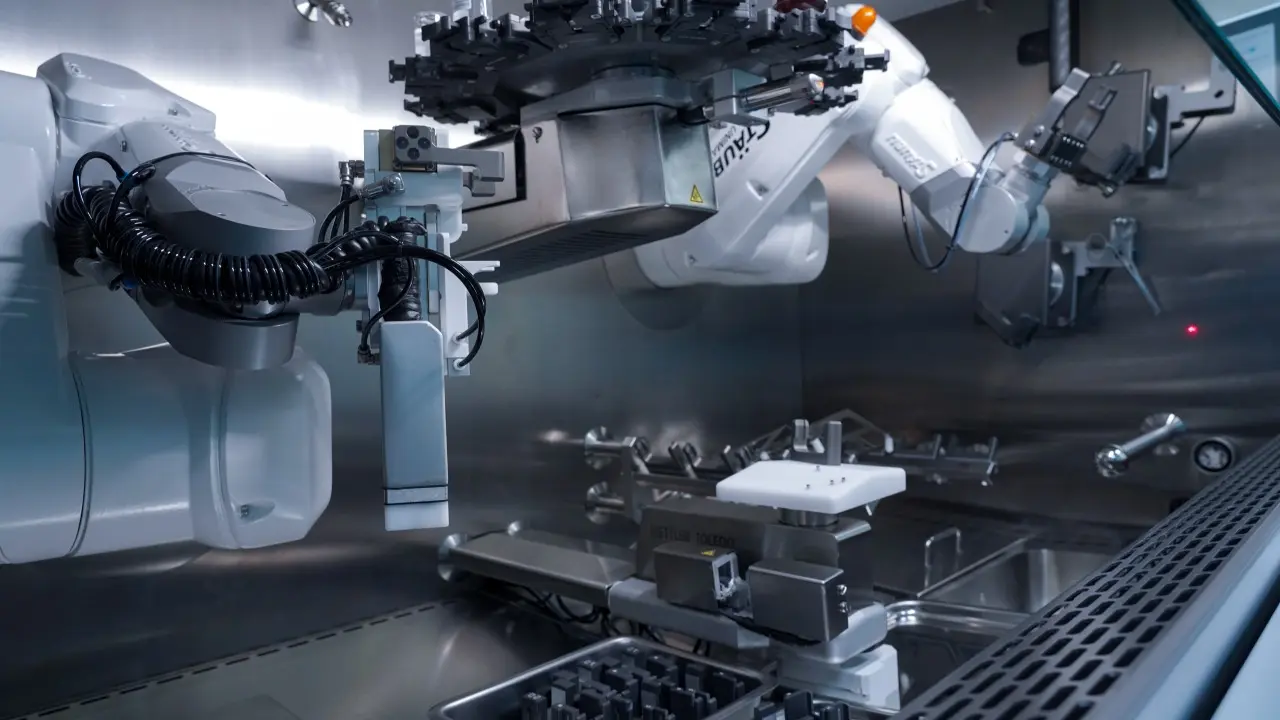 Робот Красавчик на страже здоровья казахстанцев / Фото Informburo.kz