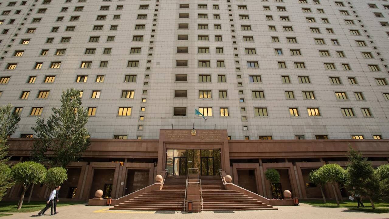 Отмена сверхпремий чиновникам – шаг в сторону повышения прозрачности бюджетных расходов