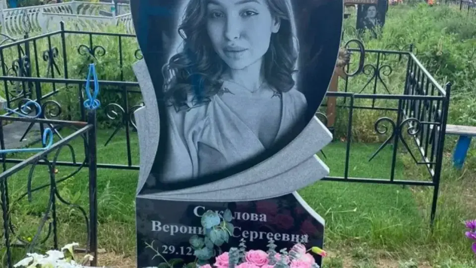 Могилу дочери мать называет "домиком Вероники" / Фото из архива Любови Соколовой