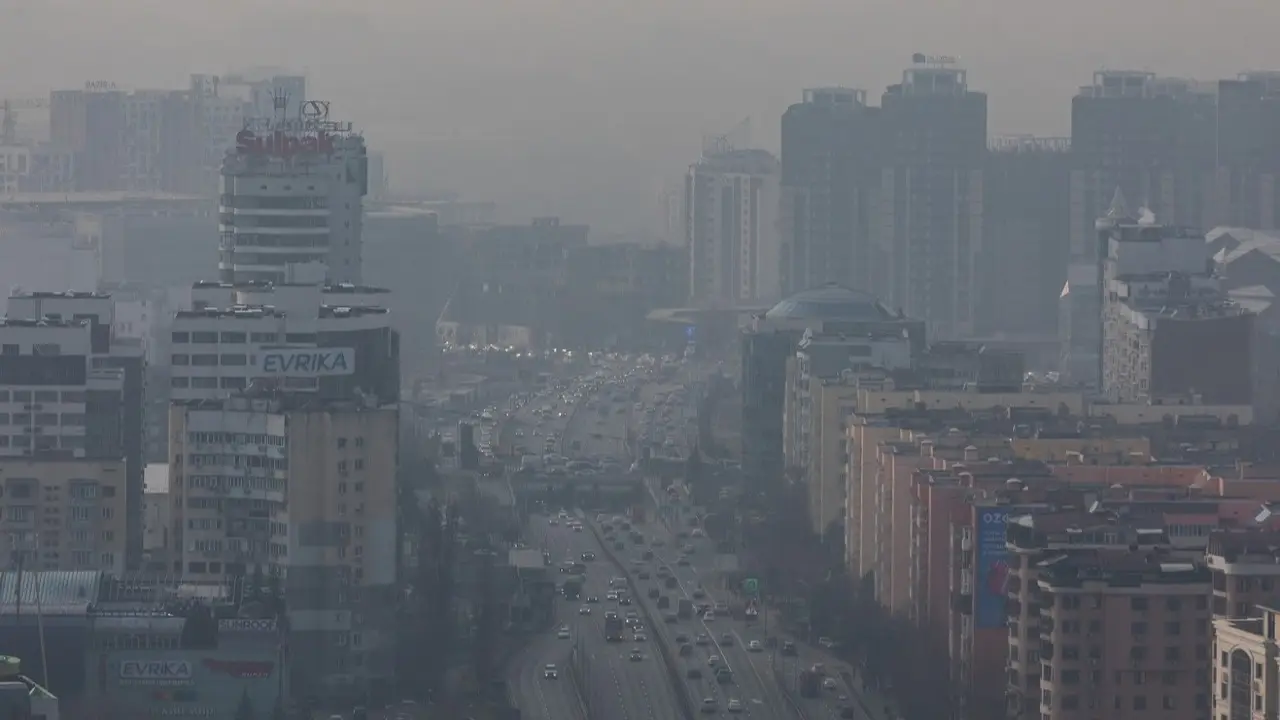 "Мы дышим токсичной смесью": эксперты о том, почему смог в Алматы усиливается