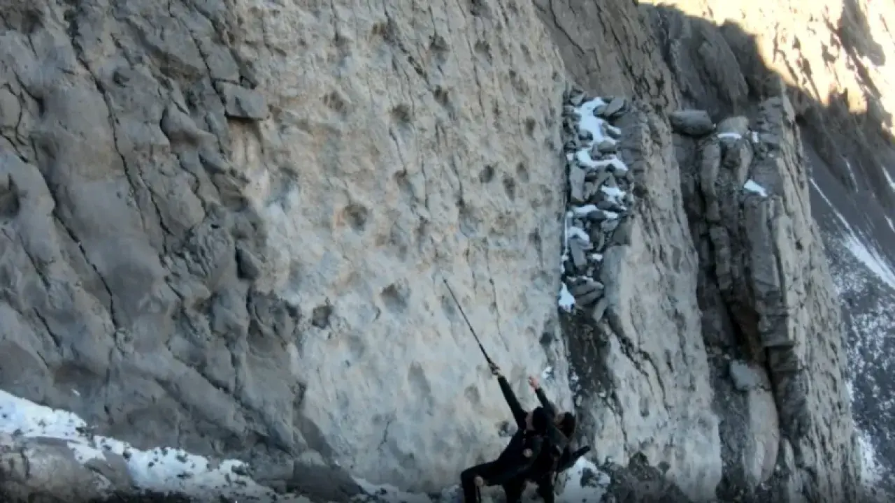 Первоначальные исследования в месте обнаружения следов были проведены до того, как в итальянских горах выпал снег / Фото Elio Della Ferrera, Arch. PaleoStelvio